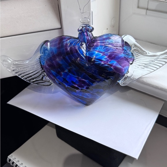 ⚡️Vintage Stunning Hand Blown Glass Blue and Purple Heart and Wings Art Piece ⚡️ - Picture 8 of 16